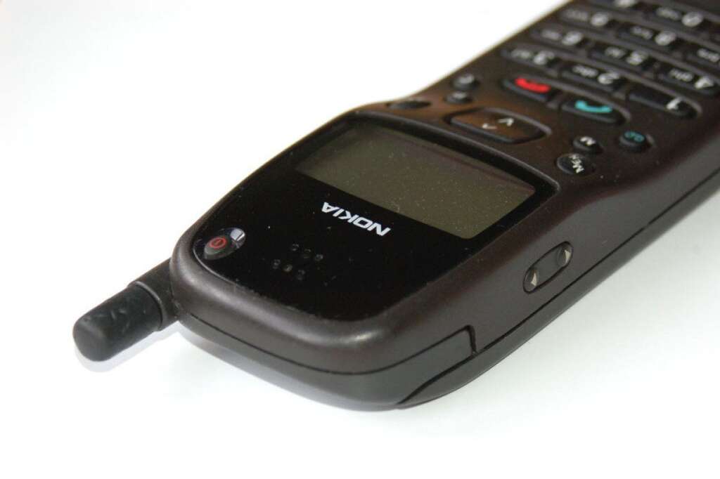 1994 - Nokia 232 coûtait environ 100 euros -