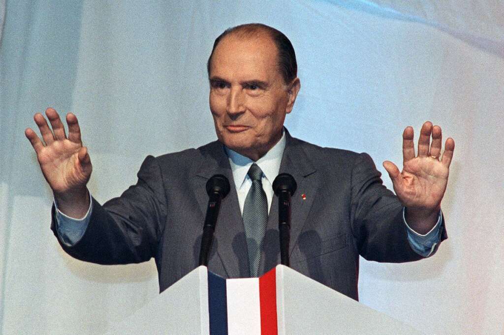 François Mitterrand, en 1988, alors président de la République - "200 ans après la Révolution française, après un siècle et demi de lutte sociale, va-t-on laisser ces nouveaux pauvres comme une honte sous nos yeux et notre incapacité à sauver les vies, à sauver les consciences?"