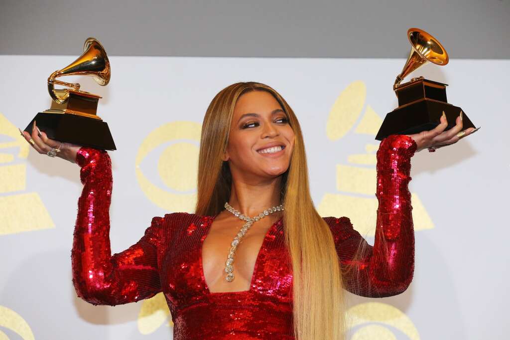 Beyoncé - Beyoncé est la chanteuse la mieux payée de l'année 2017 avec 105 millions de dollars -soit 89 millions d'euros- de revenus entre juin 2016 et juin 2017.