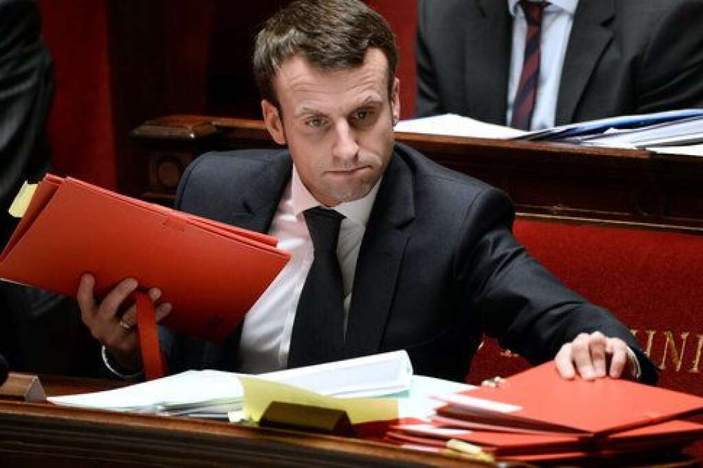 17 février 2015: l'article 49.3 pour la loi Macron - Face aux difficultés pour faire adopter la loi Macron sur l'économie, Manuel Valls n'a pas eu d'autre choix que de recourir à l'article 49.3 de la constitution. Ce n'est qu'après le rejet d'une motion de censure le 19 mars que le texte a été accepté.
