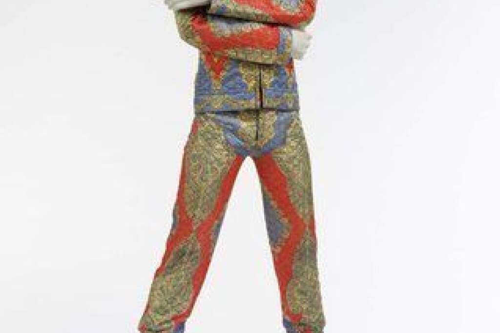 - <br>Costume de scène dessiné par Freddie Burretti pour le Ziggy Stardust tour, 1972. Courtesy of The David Bowie Archive