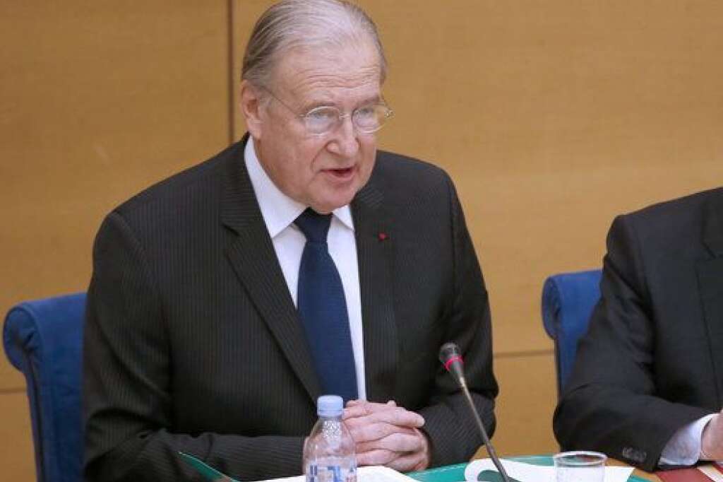 Michel Pinault - Président de section honoraire au Conseil d'Etat, Michel Pinault est le choix de Gérard Larcher, président du Sénat, pour succéder à Renaud Denoix de Saint-Marc.