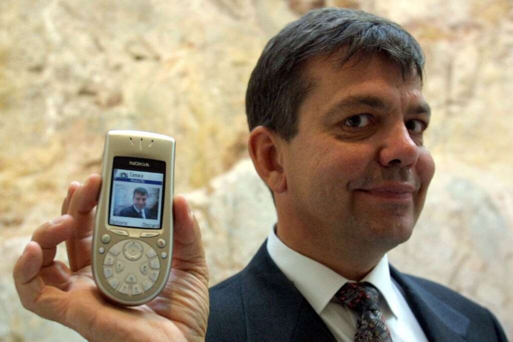 2002 - Le Nokia 3650 intègre une caméra - Il est enfin possible de filmer grâce à son téléphone.