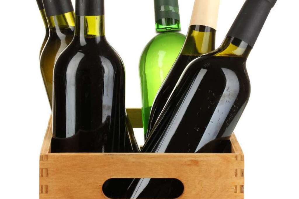 Plutôt rouge ou blanc? - Plutôt bio! Le vin blanc contient plus de sulfite que le vin rouge, c'est ce qui donne des migraines. En revanche, la vinification du vin biologique utilise moins de sulfite, qu'il soit blanc ou rouge.