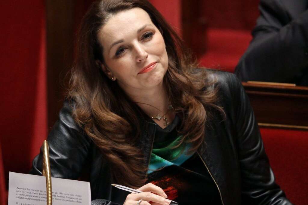 Valérie Boyer (UMP), sourire aux lèvres - Échappant à la vague rose qui s'est abattue sur Marseille, la députée UMP Valérie Boyer a devancé (50,65%) le socialiste Christophe Masse.