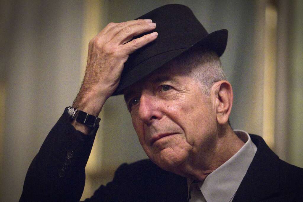 11 novembre - Leonard Cohen - <p>Le musicien canadien Leonard Cohen, poète mélancolique et symbole d'une génération post-soixante-huitarde bercée par sa voix grave, <a href="https://www.facebook.com/leonardcohen/posts/10154767870839644" target="_blank">est décédé à l'âge de 82 ans,</a></p>  <p>Plusieurs générations ont fredonné et dansé sur ses titres les plus célèbres. "Suzanne" ou "So Long Marianne" illustrent, en 1967, un premier recueil de chansons mélancoliques. D'autres titres célèbres suivront comme "Bird on the Wire", "The Partisan", "Seems so long ago, Nancy" et surtout "Hallelujah".</p>  <p><strong>» Lire notre article complet <a href="http://www.huffingtonpost.fr/2016/11/10/leonard-cohen-est-mort-musicien-canadien-avait-82-ans/?utm_hp_ref=fr-homepage">en cliquant ici</a></strong></p>  <p></p>