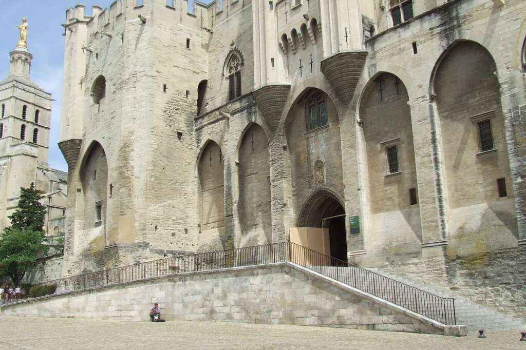 9e ex-equo: Avignon - Département: Vaucluse Taux de pauvreté: 30%