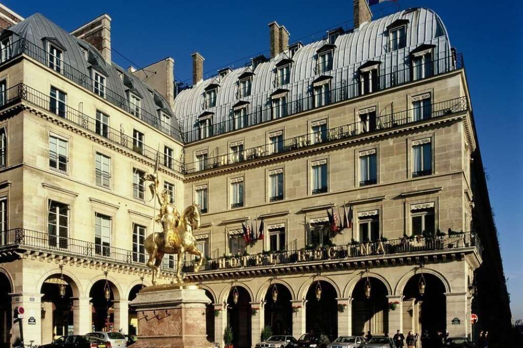 10. Hotel Regina (Paris, Film: La mémoire dans la peau) - Vue extérieure