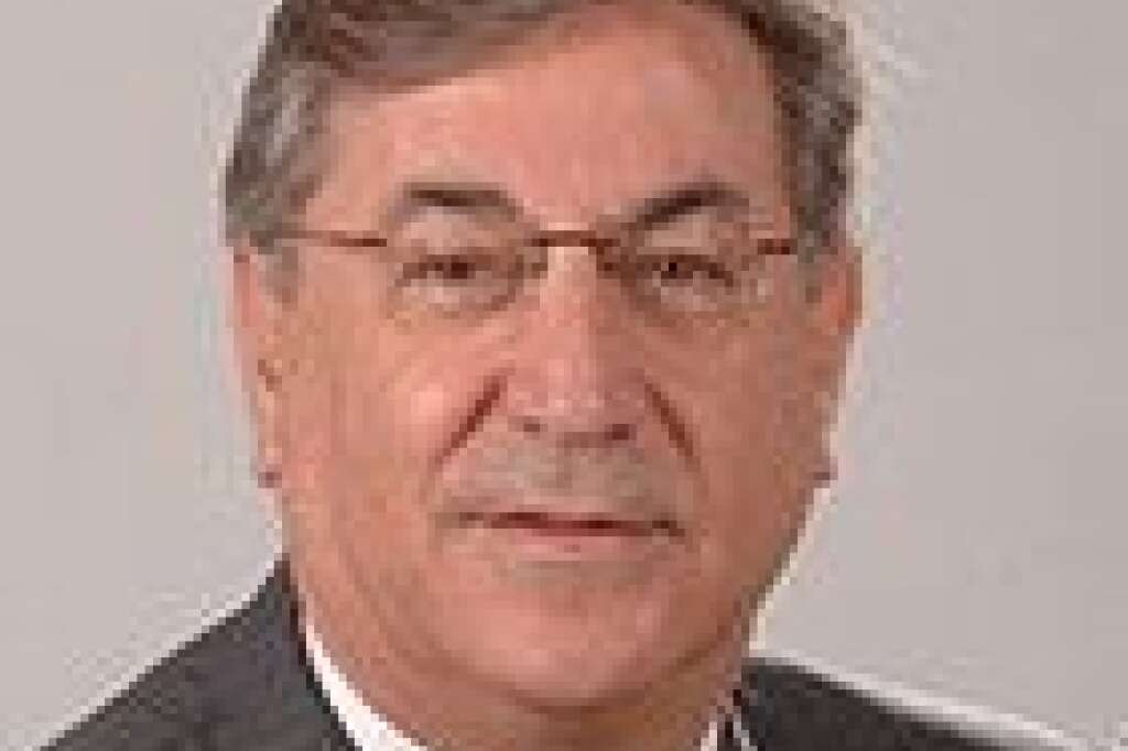 Karmenu Vella (Malte) - Commissaire chargé de l'Environnement, de la mer et de la pêche. Ancien parlementaire de Malte.