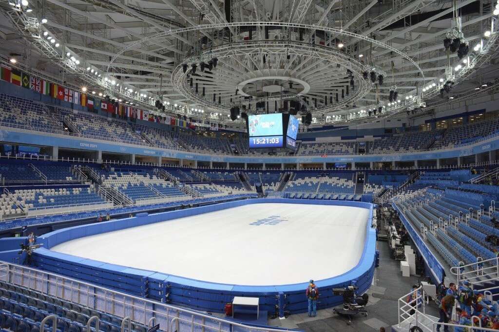 Palais des sports de glace Iceberg pour le patinage - Patinage artistique, short-track.  12.000 places.