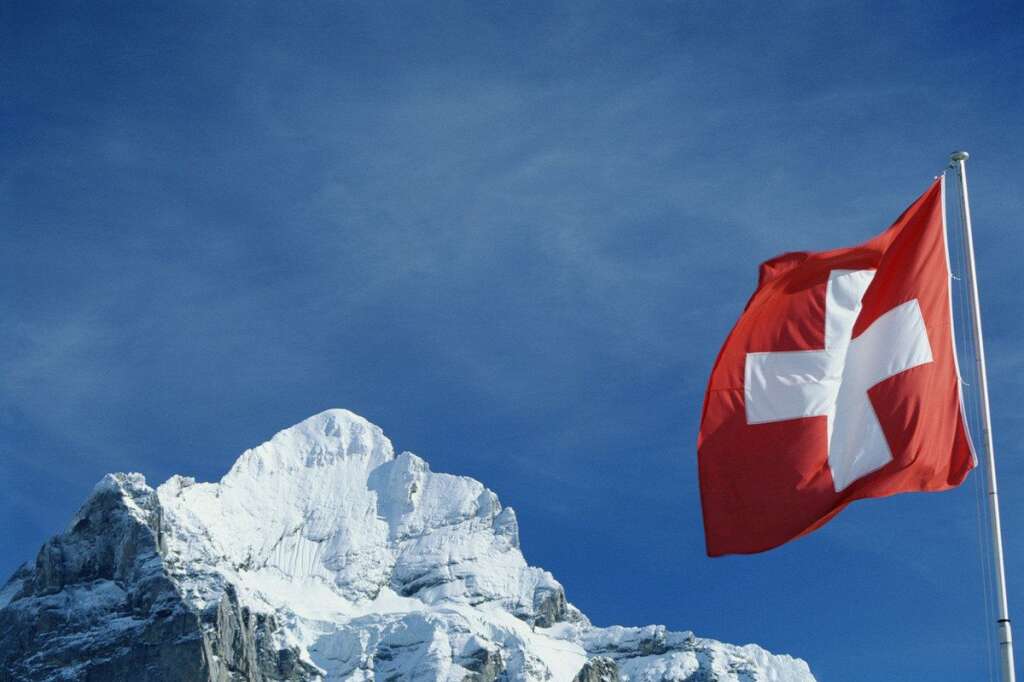7. La Suisse - Nombre d'ultra-fortunés en dollars : 6330 (en hausse de 13,3%)  Population : 8 millions d'habitants  PIB par habitant : 45,418 dollars (33.988 euros)