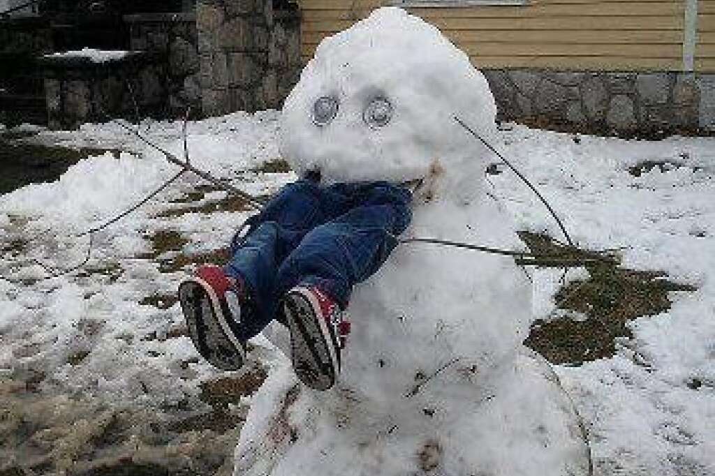 - Le bonhomme de neige mangeur d'enfants