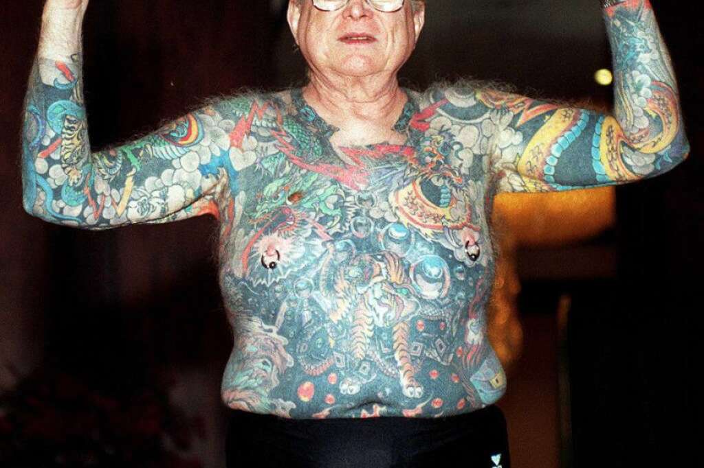 Les tatouages les plus difficiles à porter - Larry Harp, 68 ans, au concours du plus grand tatouage dans la catégorie "senior". Convention de Lors Angeles, mars 1998.