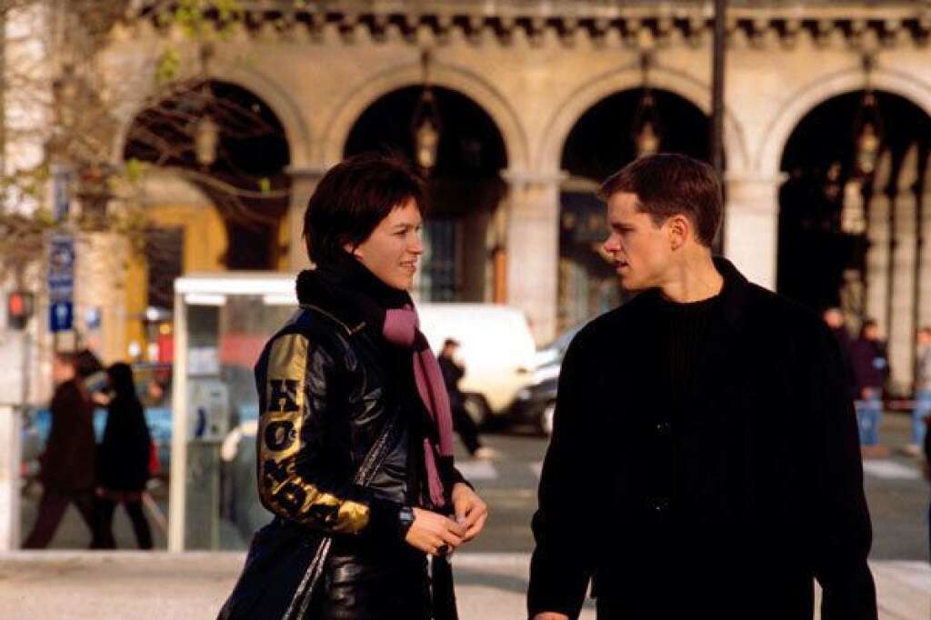 10. Hotel Regina (Paris, Film: La mémoire dans la peau) - Matt Damon (Jason Bourne) et Franka Potente (Marie Kreutz) devant l'Hotel Regina
