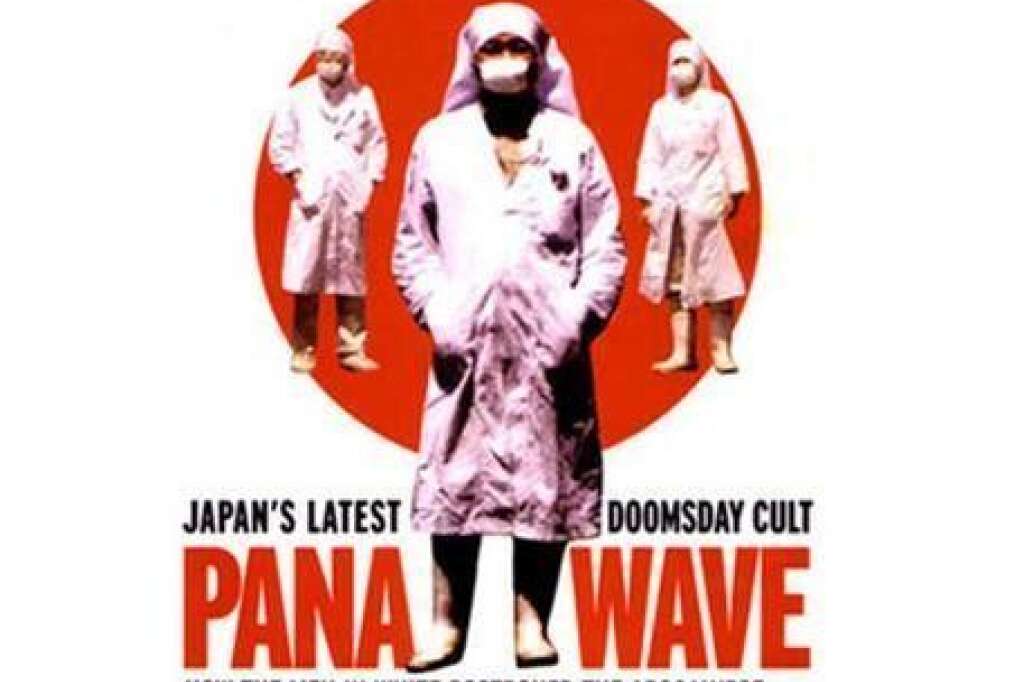 Pana Wave - Fondée en 1997 par Yuko Chino, Pana Wave est un groupe religieux qui a très, très peur des ondes électromagnétiques. Ils pensent qu'elles sont la cause des catastrophes environnementales et du réchauffement climatique. Alors pour s'en protéger eux-mêmes, les membres avaient pour habitude de s'habiller tout en blanc.   Chino avait prévu la fin du monde pour 2003. On dirait bien que ça n'est pas arrivé. Alors il a trouvé la solution: il affirme avoir "décidé" de remettre à l'apocalypse à plus tard. Tremblons.