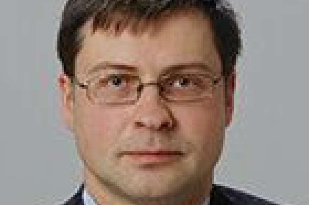 Valdis Dombrovskis (Lettonie) - Vice-président et commissaire en charge de l'euro et du dialogue social. Ancien ministre des Finances et ex-premier ministre de Lettonie.