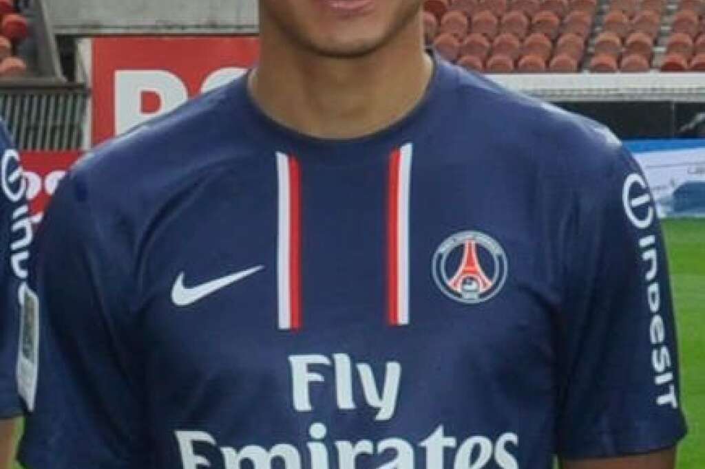 8- Thiago Silva, 17 millions d'euros - Avec 15 millions d'euros par an, le défenseur brésilien du PSG est dans le top 3 des joueurs de Ligue 1.