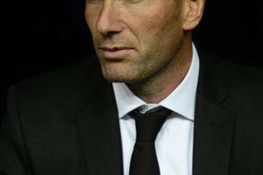 Zinédine Zidane - En 2006, Zidane inspirait un film expérimental réalisé par Douglas Gordon et Philippe Parreno. Cette année, c'est Philippe Bordas qui s'y colle dans "Chant furieux" et adapte les cent jours qu'il a passés avec l'ancien Bleu avant et pendant le Mondial 2006.