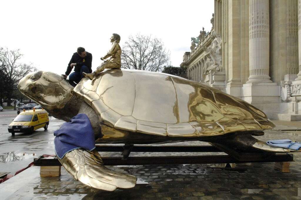 "Je cherche l'utopie" - Ouvre installée devant le Grand palais en mars 2008.
