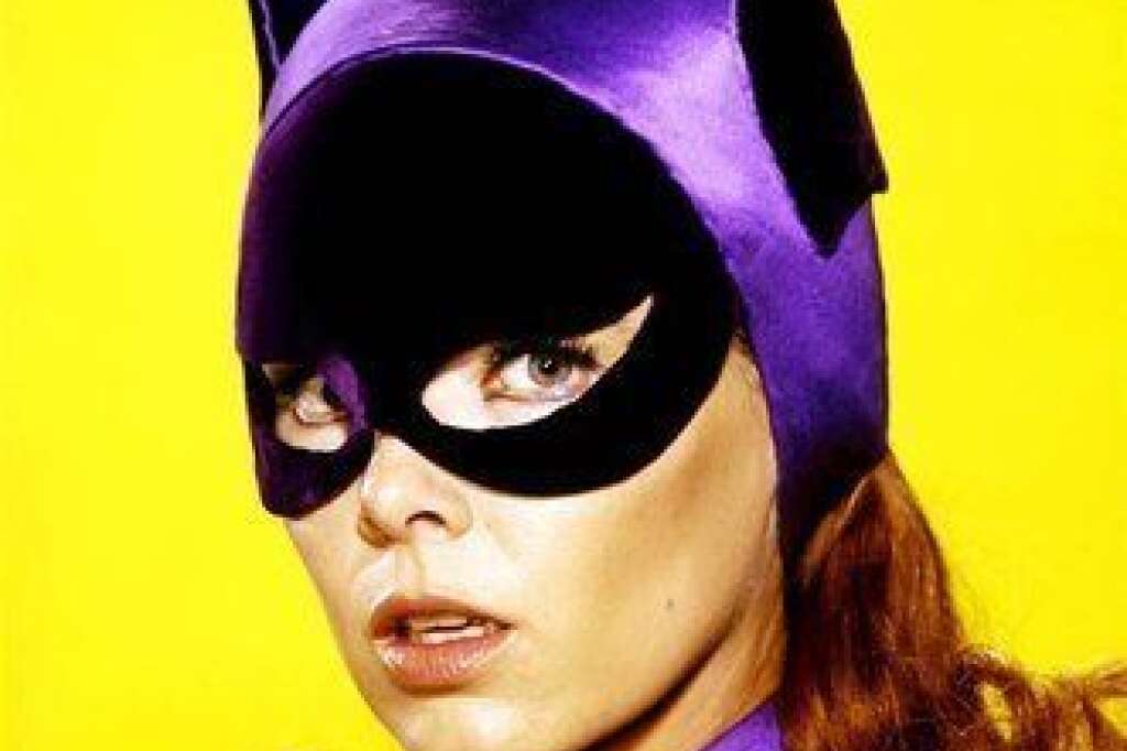 17 août - Yvonne Craig - Yvonne Craig, l'actrice américaine qui incarnait Batgirl dans la série des années 60, est morte à l'âge de 78 ans. Elle luttait depuis deux ans contre un cancer du sein qui s'était transformé en cancer du foie.