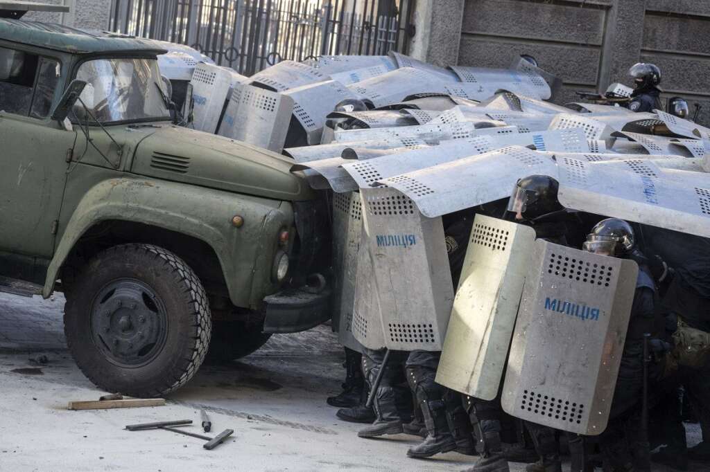 - Dans la journée de mardi déjà beaucoup de violence dans les rues de Kiev.