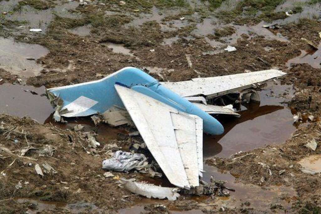 16 août 2005 - Venezuela - 160 morts - Un avion transportant des touristes martiniquais revenant du Panama et à destination de Fort-de-France s'écrase dans les montagnes du Vénézuela, tuant ses 160 passagers dont 152 martiniquais.