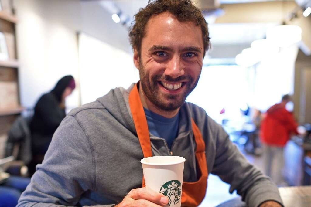 Augustin Paluel-Marmont - Les biscuits du groupe Michel et Augustin dont il est le cofondateur sont distribués dans les milliers de cafés Starbucks.