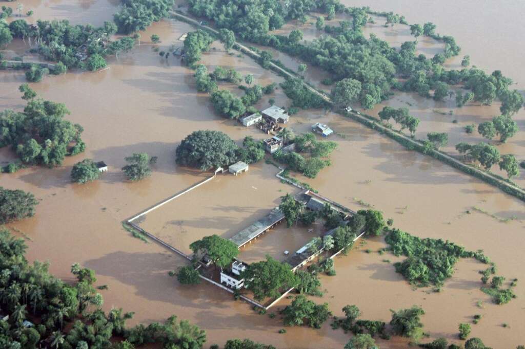 Cyclone Phailin, octobre 2013 - En octobre 2013, le cyclone Phailin, avec des vents atteignant les 200 km/h, s'est abattu sur l'est de l'Inde, provoquant d'importants dégâts. Un vaste mouvement d'évacuation de plus d'un million de personnes a permis de limiter le bilan des victimes à 22 morts.
