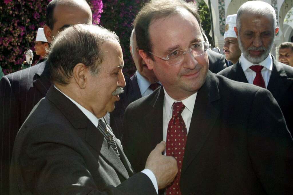 Le président algérien veut une relation forte et dynamique - 11 décembre: À quelques jours de la visite de François Hollande en Algérie, le président Bouteflika plaide <a href="http://www.lepoint.fr/monde/bouteflika-pour-une-relation-forte-et-dynamique-avec-la-france-11-12-2012-1554965_24.php">pour "une relation forte et dynamique avec la France"</a>. Cette photo d'archive date du 8 juillet 2006, à l'époque, François Hollande, Premier secrétaire du Parti socialiste est en visite officielle en Algérie.