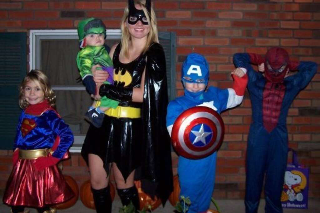 Family of Superheroes! - <a href="http://www.huffingtonpost.com/social/PurpleBttrfly"><img style="float:left;padding-right:6px !important;" src="http://graph.facebook.com/1434327395/picture?type=square" /></a><a href="http://www.huffingtonpost.com/social/PurpleBttrfly">PurpleBttrfly</a>:<br />Supergirl, Incredible Hulk, Batgirl, Captain America & Spiderman