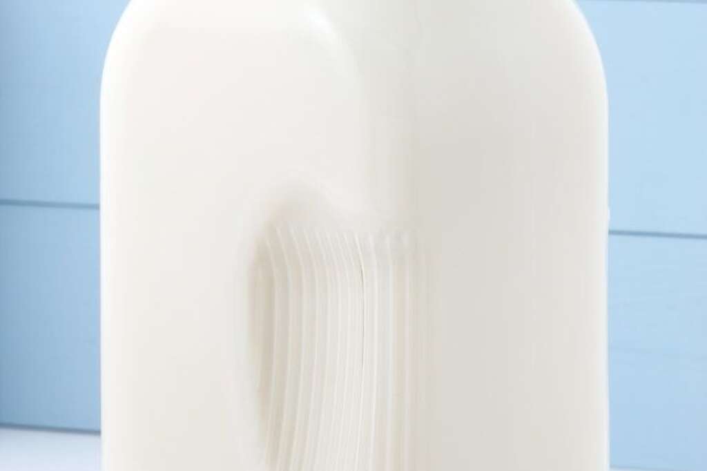 Lait - <strong>MYTHE:</strong> Le lait fait engraisser.   <strong>VÉRITÉ:</strong> Vrai et faux. Le lait 2 % ou plus est riche en gras saturés alors il faut en consommer modérément, mais vous pouvez choisir du lait écrémé ou du lait 1 % qui sont moins riches en gras.