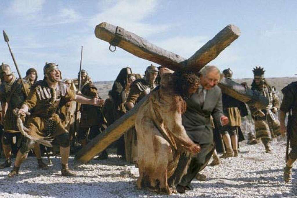 - En train d'aider Jésus, dans le film de Mel Gibson La Passion du Christ