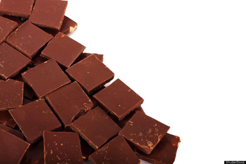 Le chocolat noir - Oubliez le café et prenez une barre de chocolat noir! Une excellente source de fer et de magnésium si elle contient plus de 70% de cacao.