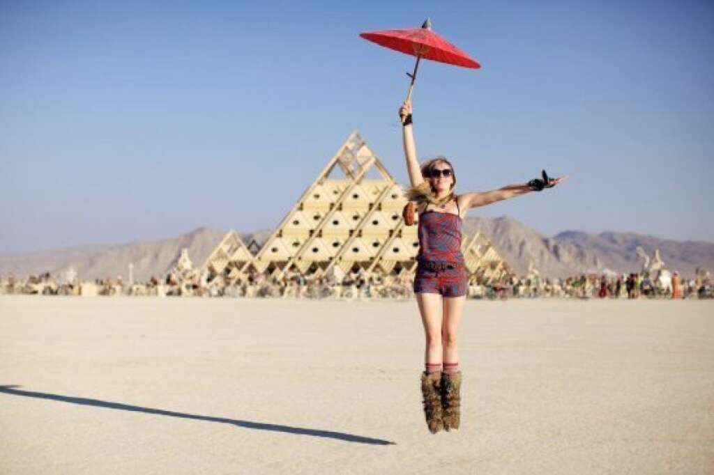 Jennifer is landing in Burning Man - <a href="http://www.huffingtonpost.com/social/tomosaito"><img style="float:left;padding-right:6px !important;" src="http://graph.facebook.com/550086155/picture?type=square" /></a><a href="http://www.huffingtonpost.com/social/tomosaito">tomosaito</a>:<br />