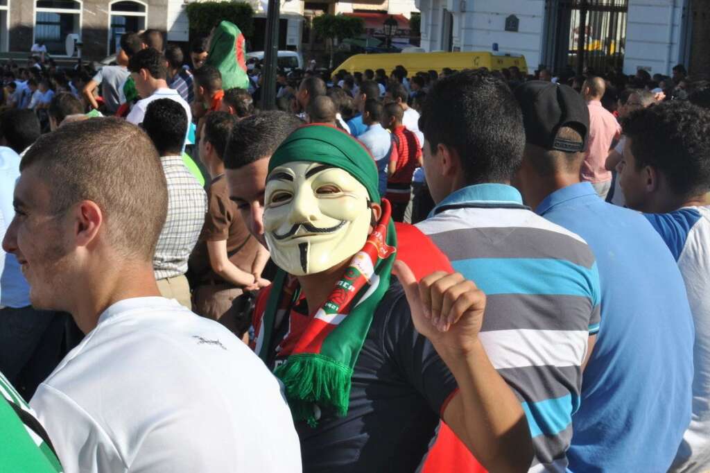 Un Anonymous supporter de l'Algérie - A la Grande Poste d'Alger-centre.