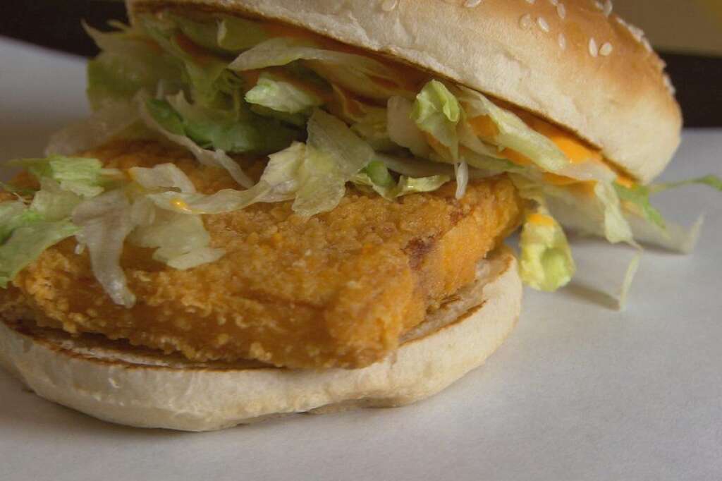 McVégé - Inde - Une alternative végétarienne au menu de McDonald's, principalement constitué de viandes.