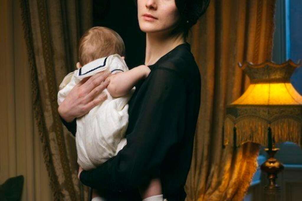 Lady Mary et Baby George ("Downton Abbey") - Lady Mary : 122 ans Baby George : 92 ans