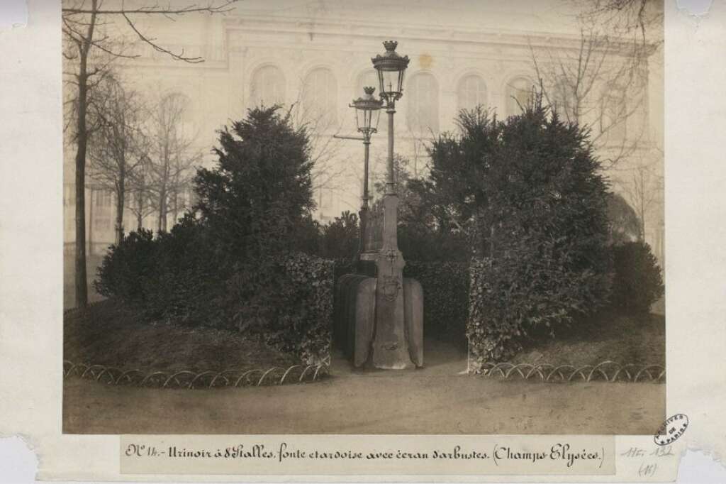 Urinoir des Champs-Élysées -