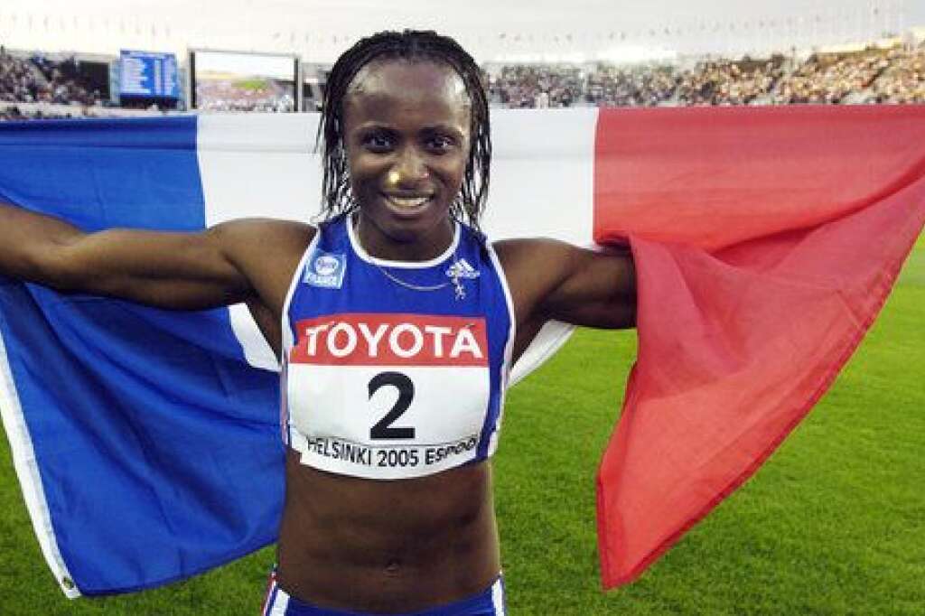 Eunice Barber - Avant de porter les couleurs de la France, la championne d'athlétisme a défendu celles de la Sierra-Léone, le pays où elle est née en 1974. Mais en 1999, celle qui s'entraîne depuis déjà quelques années à Reims obtient la nationalité française