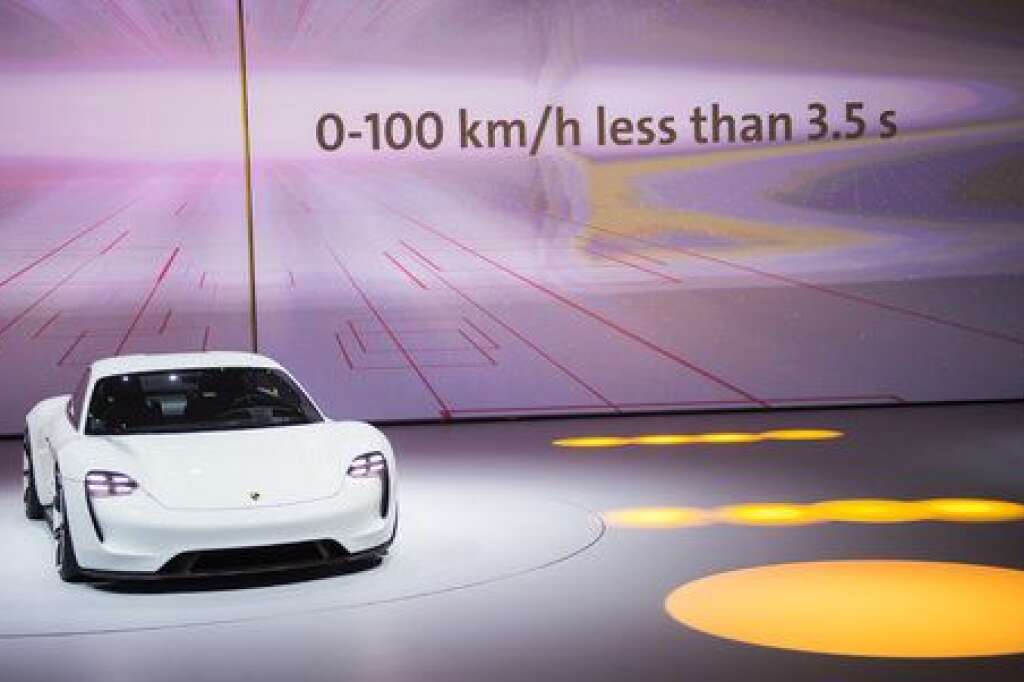 Les concept car du Salon de Francfort 2015 - Porsche se lance dans le tout électrique avec ce concept car baptisé Mission E.