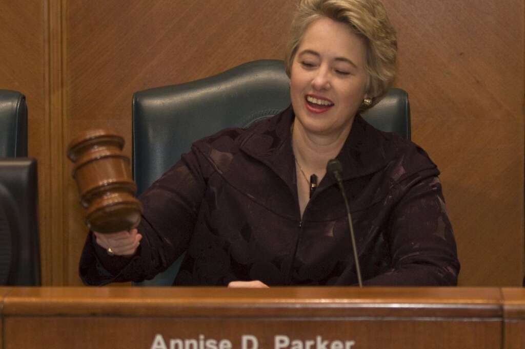 Annise Parker à Houston - Aux Etats-Unis, Annise Parker, lesbienne revendiquée, est maire démocrate de Houston (Texas, 2,2 millions d'habitants) depuis 2009.