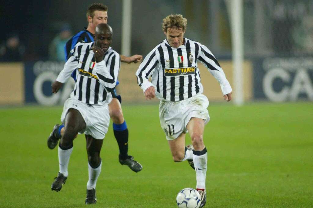 13. Pavel Nedved (2001) : 58 millions d'euros - Passé de la Lazio Rome à la Juventus Turin pour 46,2 millions d'euros (inflation 25,9%). Classement sans inflation: 17ème.