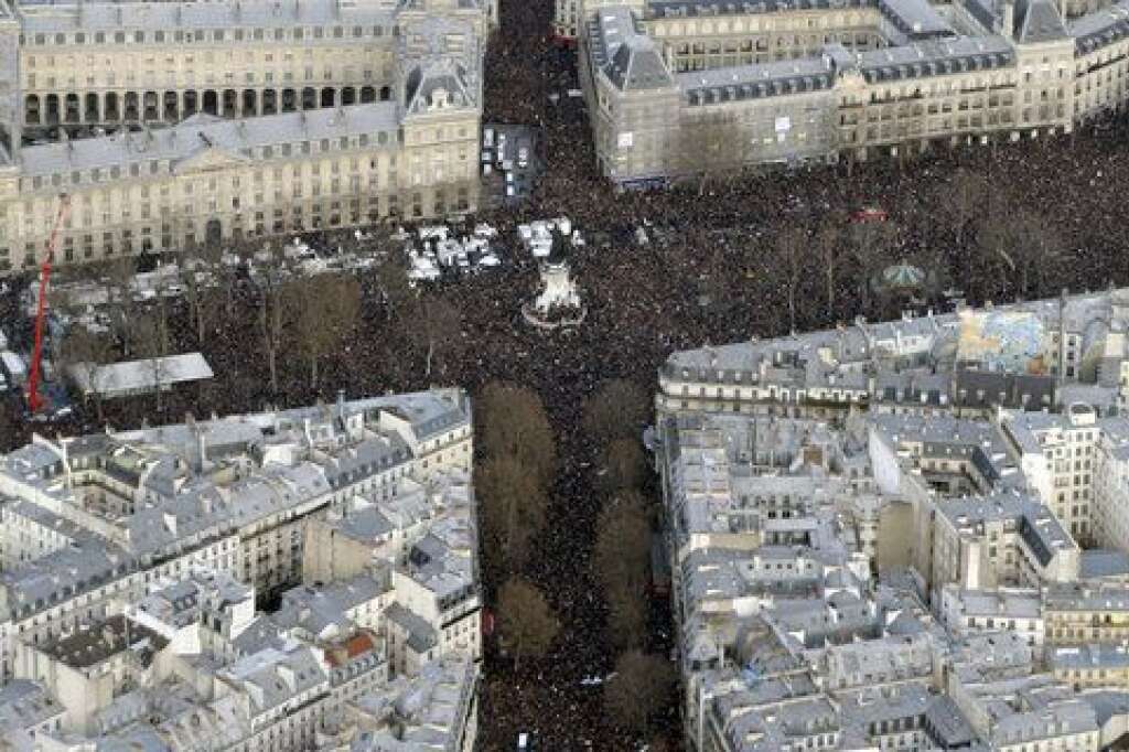 11 janvier 2015 - Entre 1,2 et 1,6 million de personnes défilent dans le calme lors d'une marche républicaine dans la capitale, après des attentats jihadistes qui ont fait 17 morts début janvier.