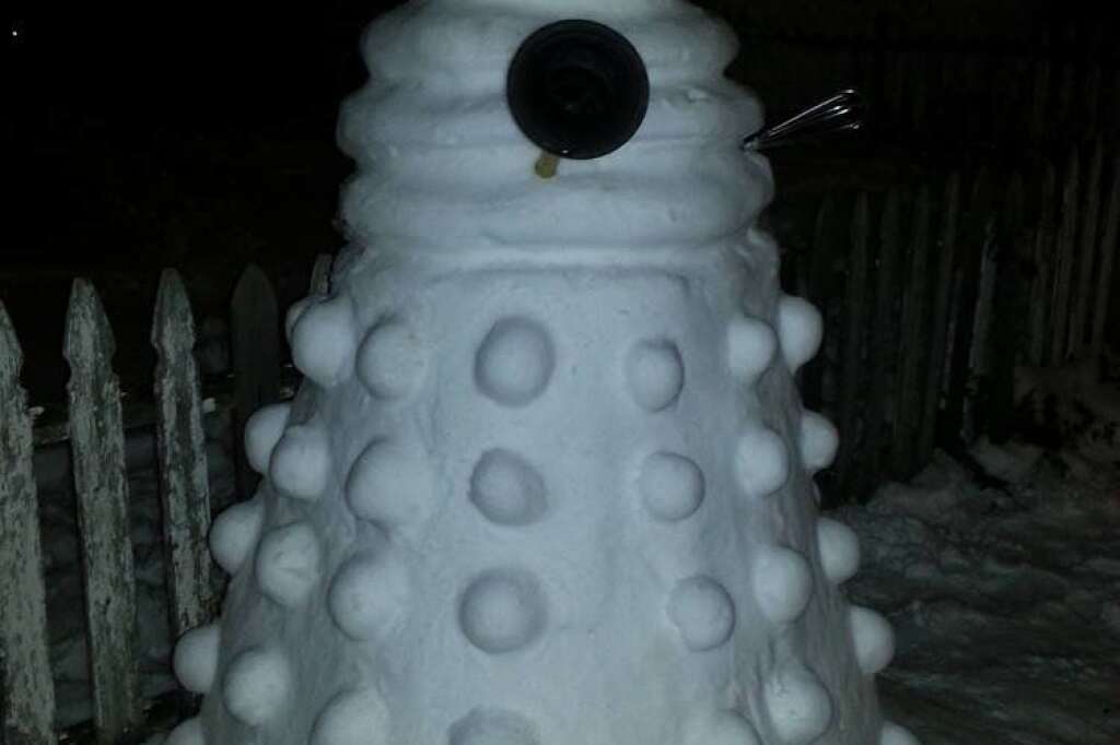 - Le Dalek de neige (inspiré de la série <em>Doctor Who</em>)
