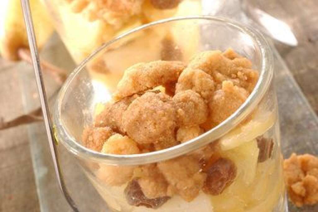 Crumble aux pommes, poires, raisins - La recette du week-end!  <a href="http://www.marmiton.org/recettes/recette_crumble-aux-pommes-poires-raisins_20496.aspx">Voir la recette sur Marmiton.</a>