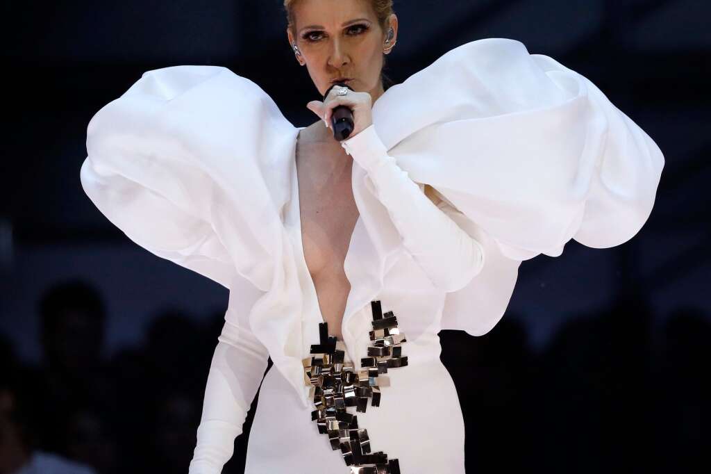 Céline Dion - Céline Dion est quatrième du classement et a gagné 42 millions de dollars -soit 35,8 millions d'euros- entre juin 2016 et juin 2017. 