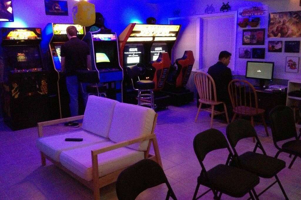 Une autre vue de la salle d'arcade - <a href="http://imgur.com/a/SBI7M">SOURCE</a>