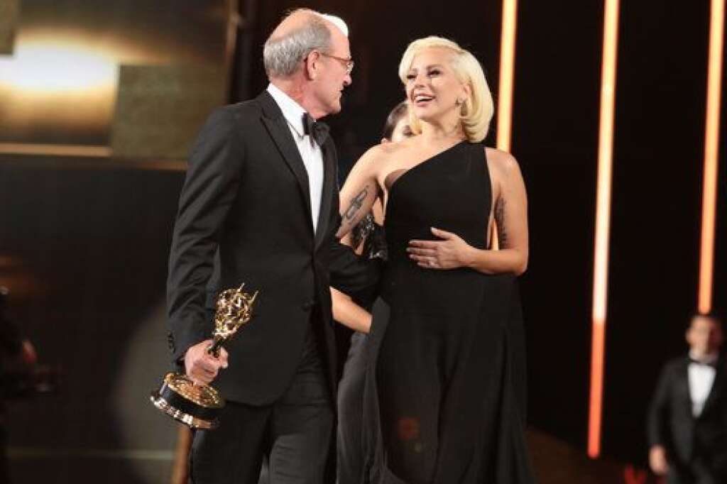 La 67ème cérémonie des Emmy Awards - Richard Jenkins, avec son prix de meilleur acteur dans une mini-série et Lady Gaga.
