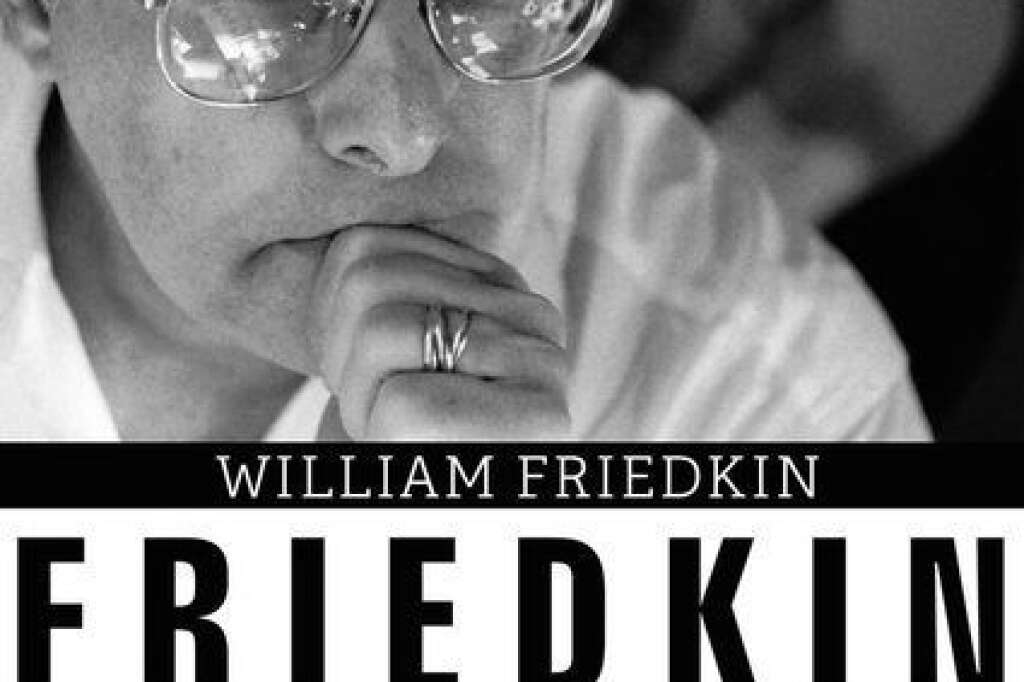 "Friedkin Connection" de William Friedkin - <br>"Les mémoires d'un cinéaste de légende". Voilà comment est présentée l'autobiographie de William Friedkin, réalisateur de <em>L'Exorciste</em> et de <em>French Connection</em>. Alors que son oeuvre ressort progressivement au cinéma, dont <em>Sorcerer (Le Convoi de la peur)</em> le 15 juillet dernier, Friedkin livre un nombre incalculable d'anecdotes et autres miscellanées.<br><br>  Né en 1935 à Chicago, William Friedkin a des histoire à raconter. Il dessine l'envers du décor de certains films emblématiques du "Nouvel Hollywood" dont il était un des réalisateur symboles. Si vous avez toujours voulu savoir ce que ressentez Gene Hackman dans la course-poursuite de <em>French Connection</em>, ce livre est pour vous.<br><br>  <strong><em>Friedkin Connection</em> de William Friedkin, éditions de la Martinière 25€</strong>