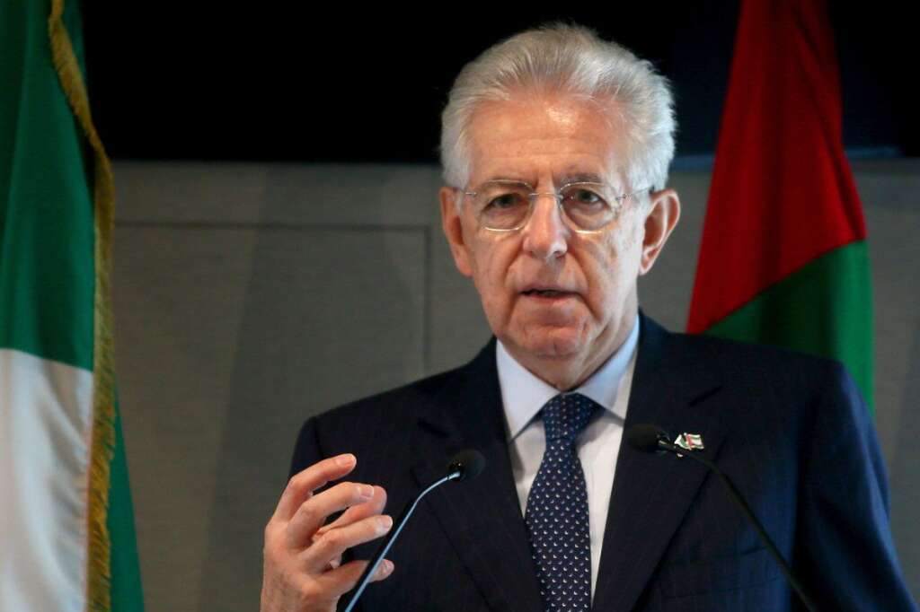 Mario Monti - Ancien universitaire et commissaire européen, Mario Monti est un économiste de formation. Il a été nommé par le président de la République italienne après la démission de Silvio Berlusconi en novembre 2011. C'est sous son gouvernement que l'Italie a entamé une série de réformes profondes.